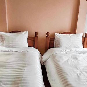 Zimmer mit zwei Einzelbetten